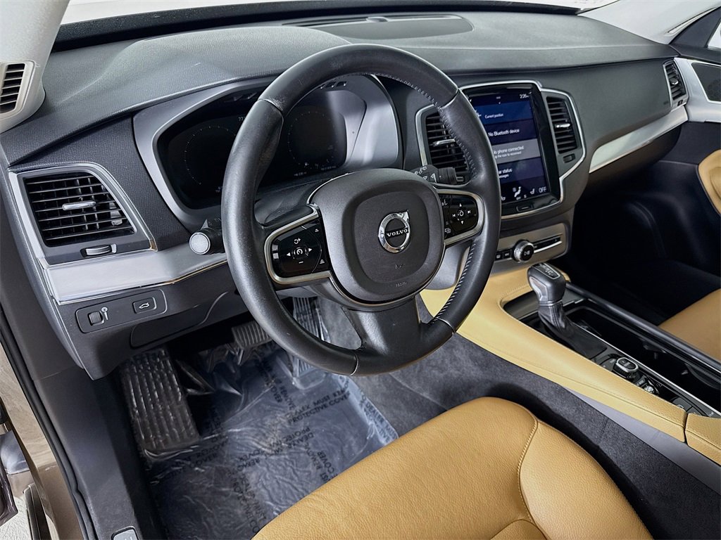 Used 2016 Volvo XC90 T6 Momentum w/ Vision Package image 9