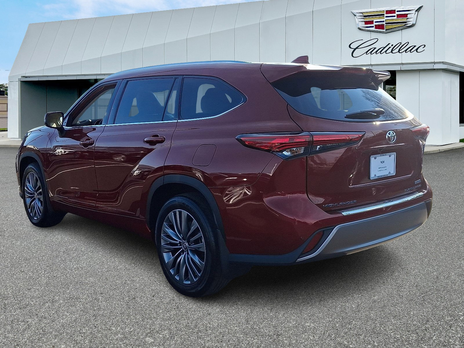 Used 2020 Toyota Highlander Platinum AWD/4WD image 4