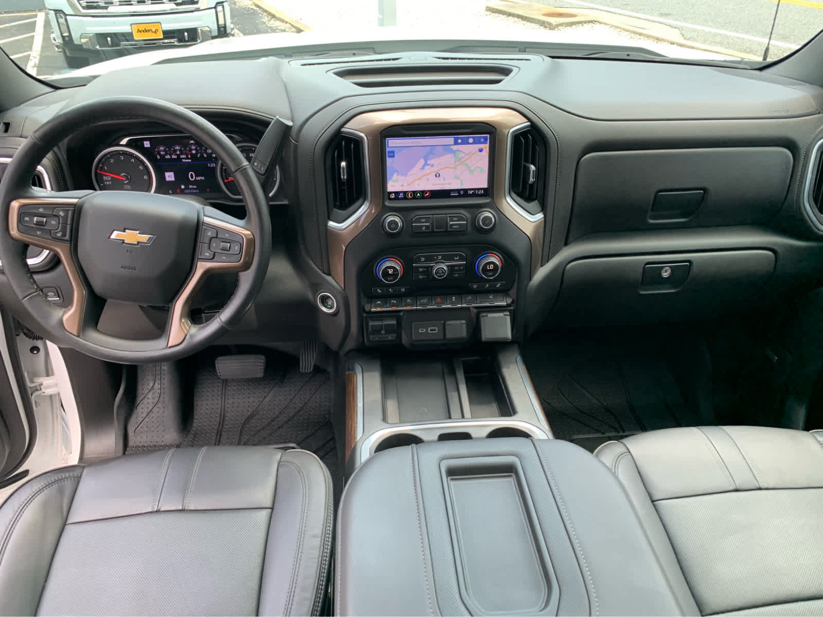 Used 2019 Chevrolet Silverado 1500 High Country w/ Technology Package AWD/4WD image 9