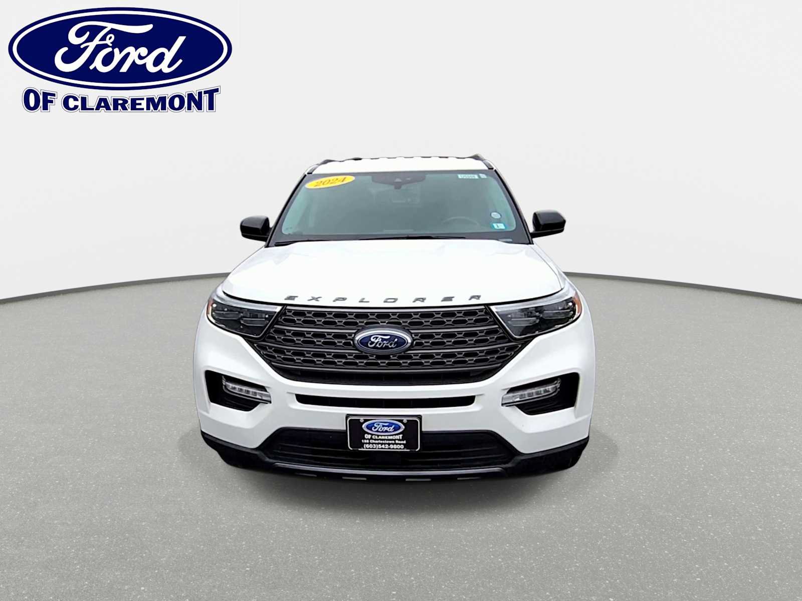 Used 2024 Ford Explorer XLT w/ Equipment Group 202A AWD/4WD image 3