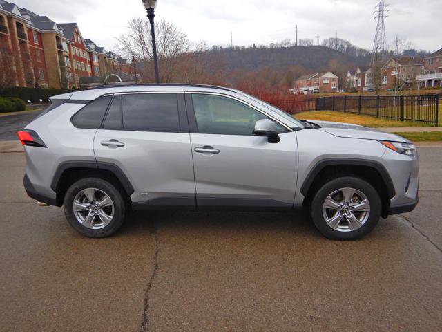 Used 2025 Toyota RAV4 XLE image 9