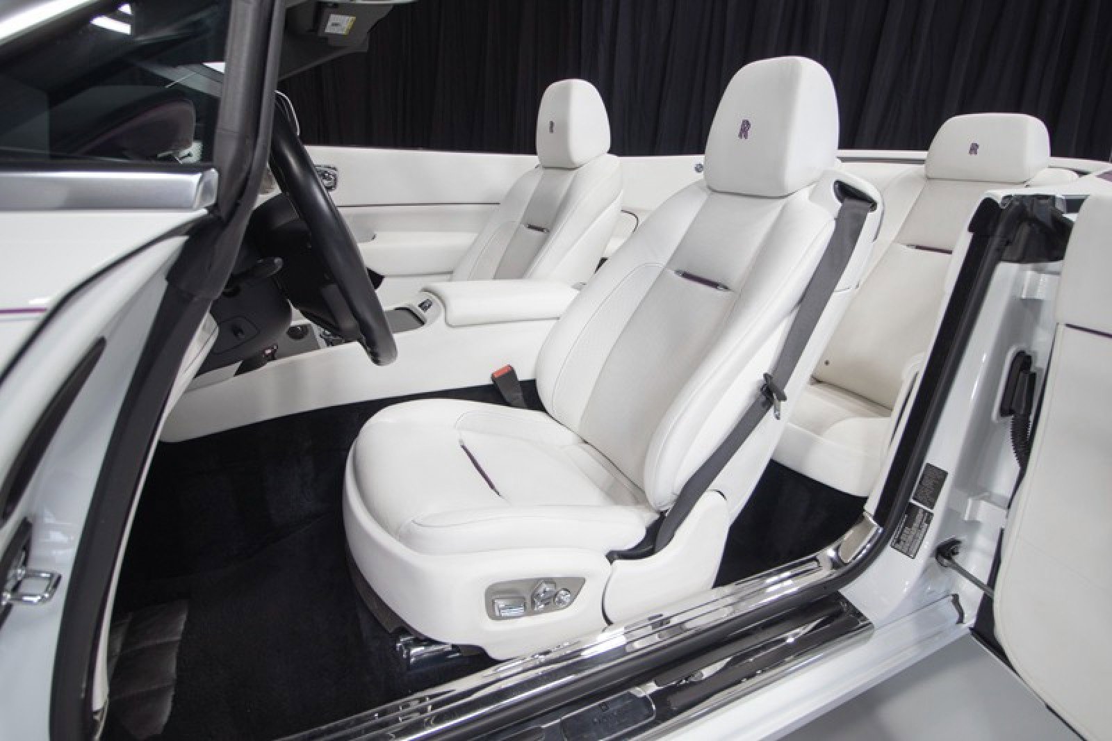 Used 2017 Rolls-Royce Dawn image 3