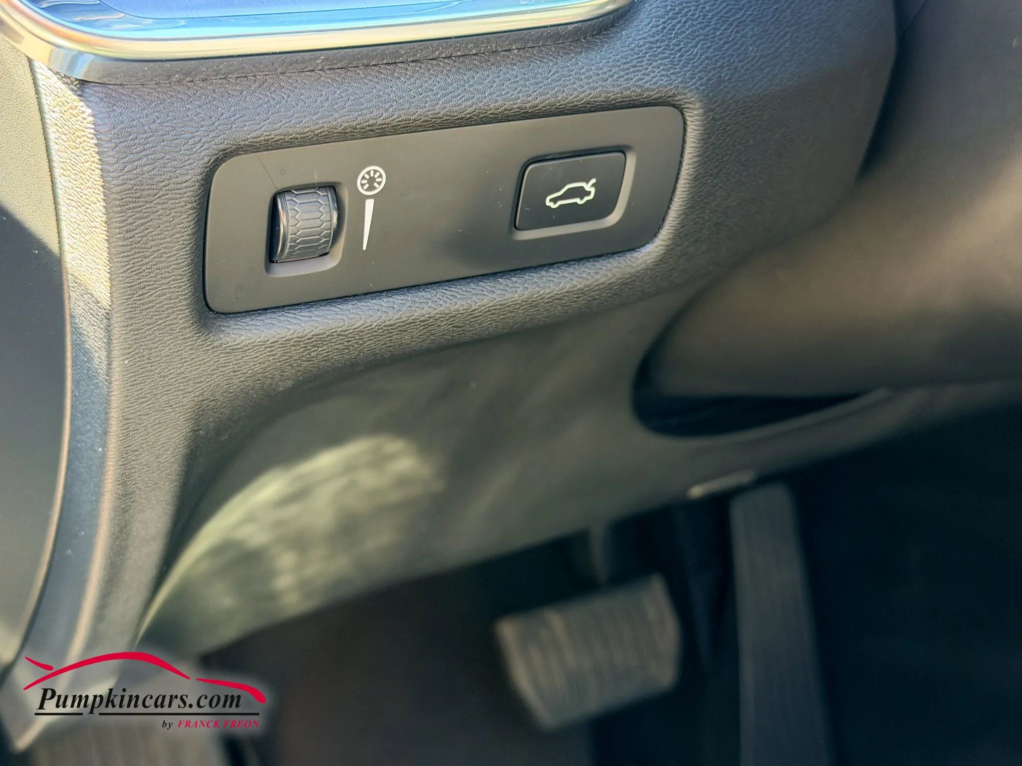 Used 2020 Volvo S60 T5 Momentum image 25