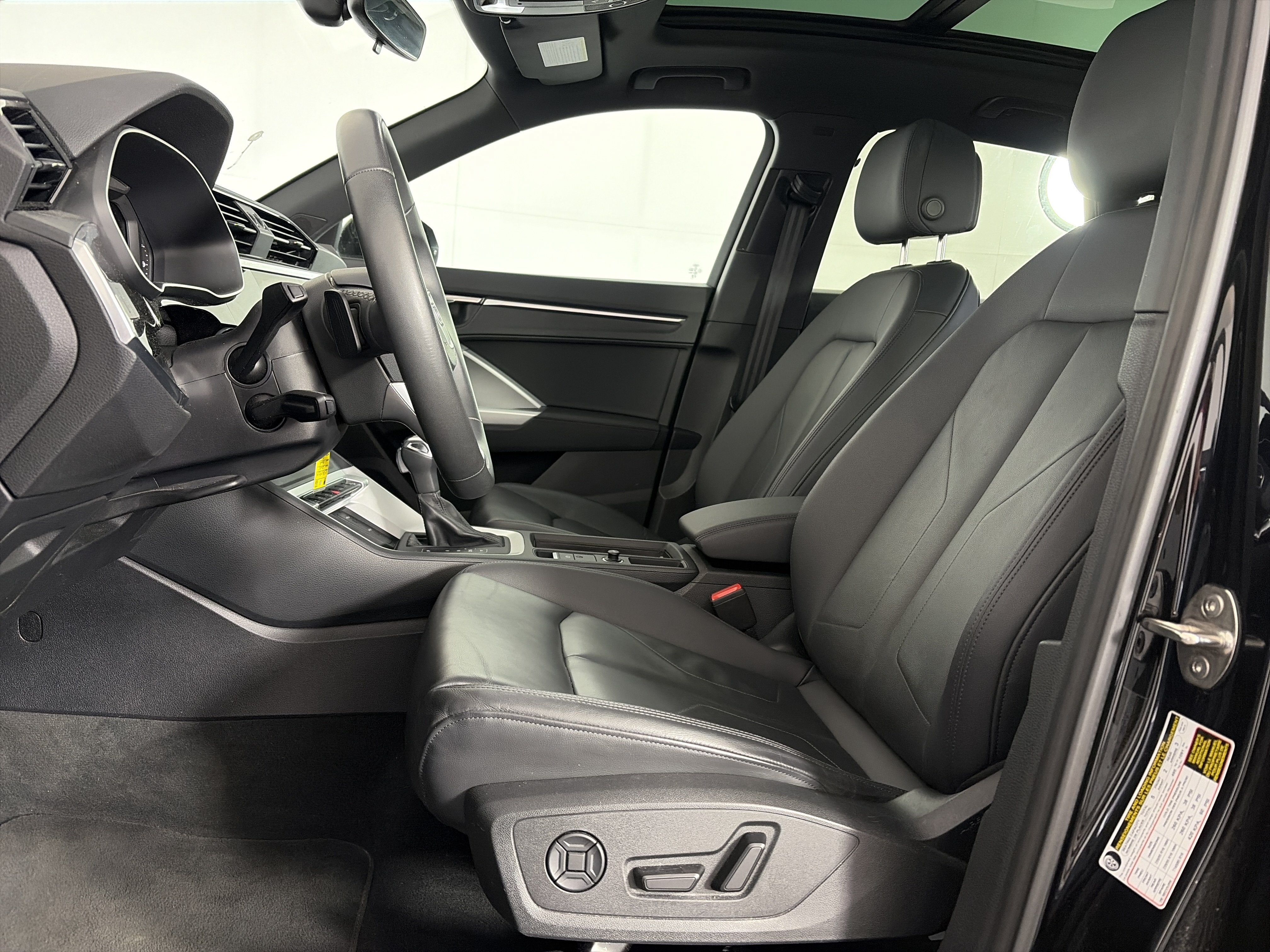 Used 2025 Audi Q3 2.0T Premium AWD/4WD image 6