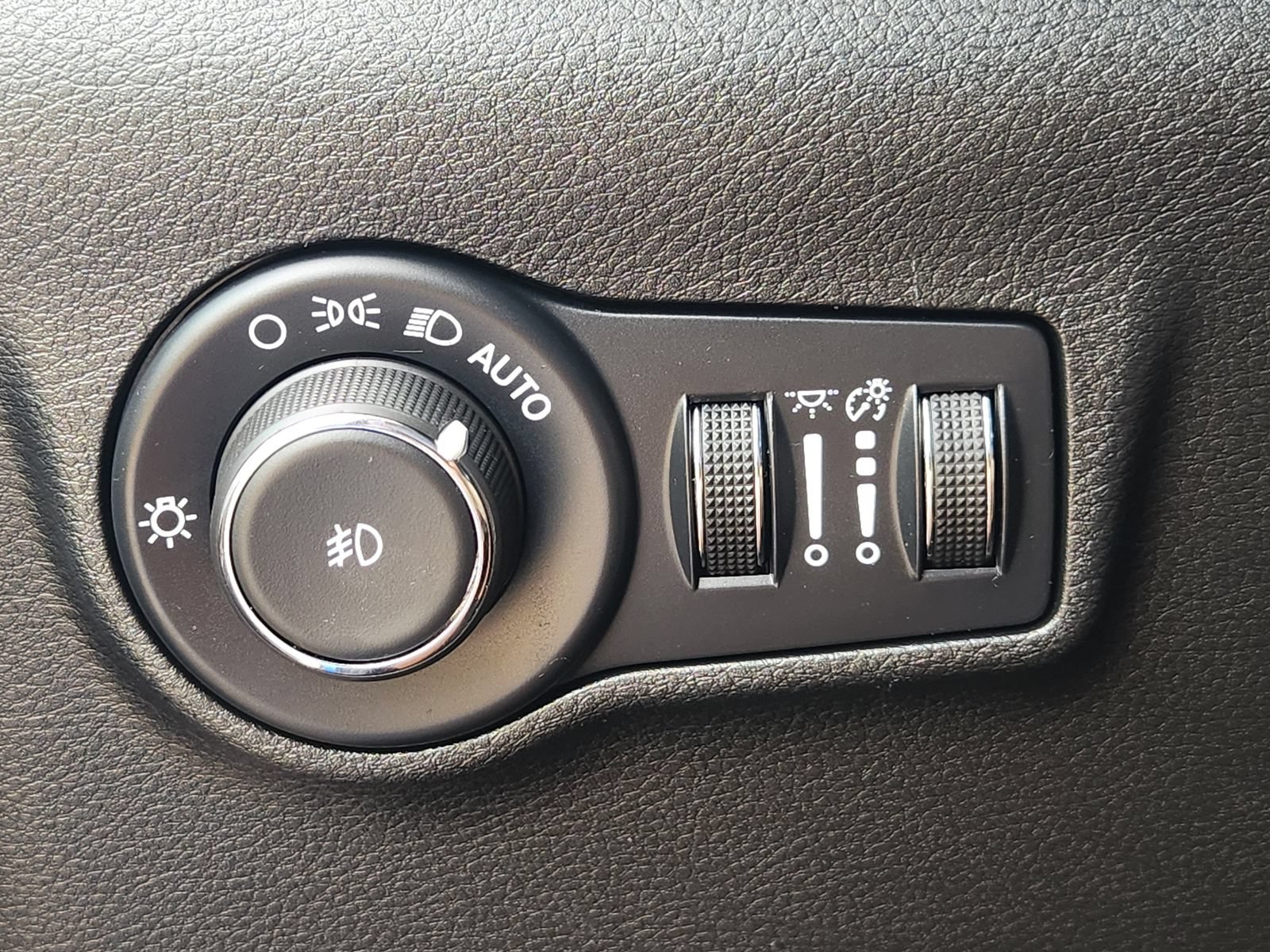 Used 2024 Jeep Compass Latitude AWD/4WD image 25