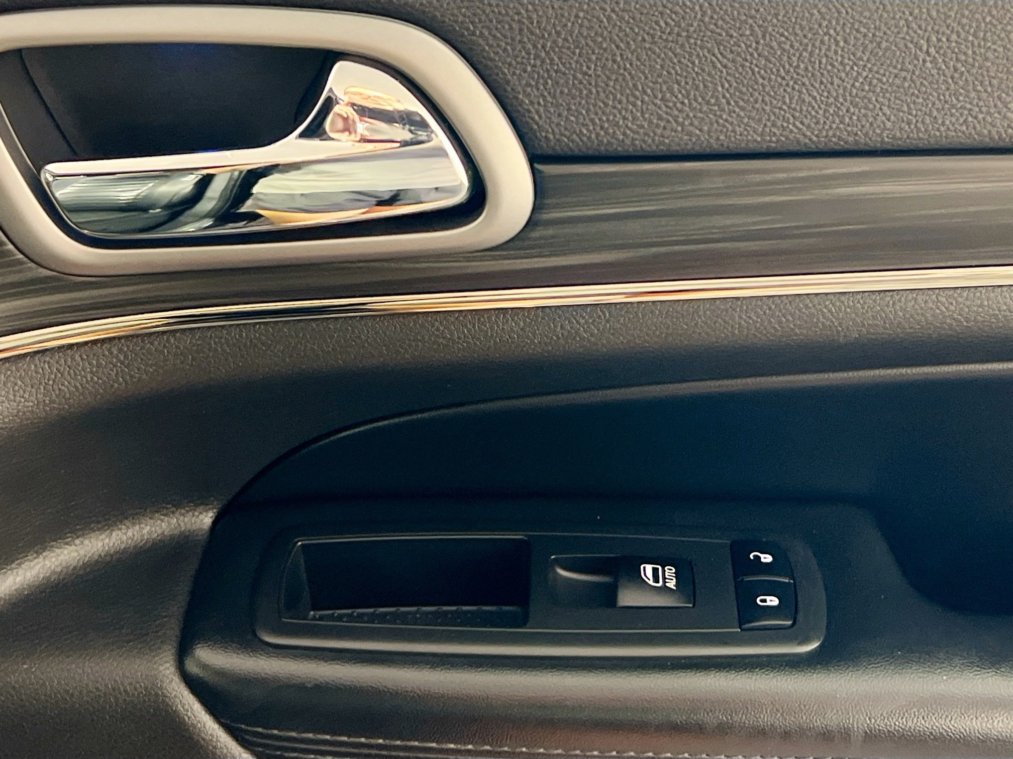 Used 2019 Jeep Grand Cherokee Limited X RWD image 31