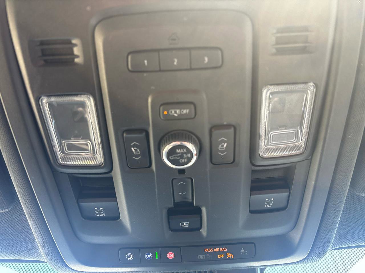 Used 2024 Chevrolet Tahoe Premier w/ Premium Package AWD/4WD image 32
