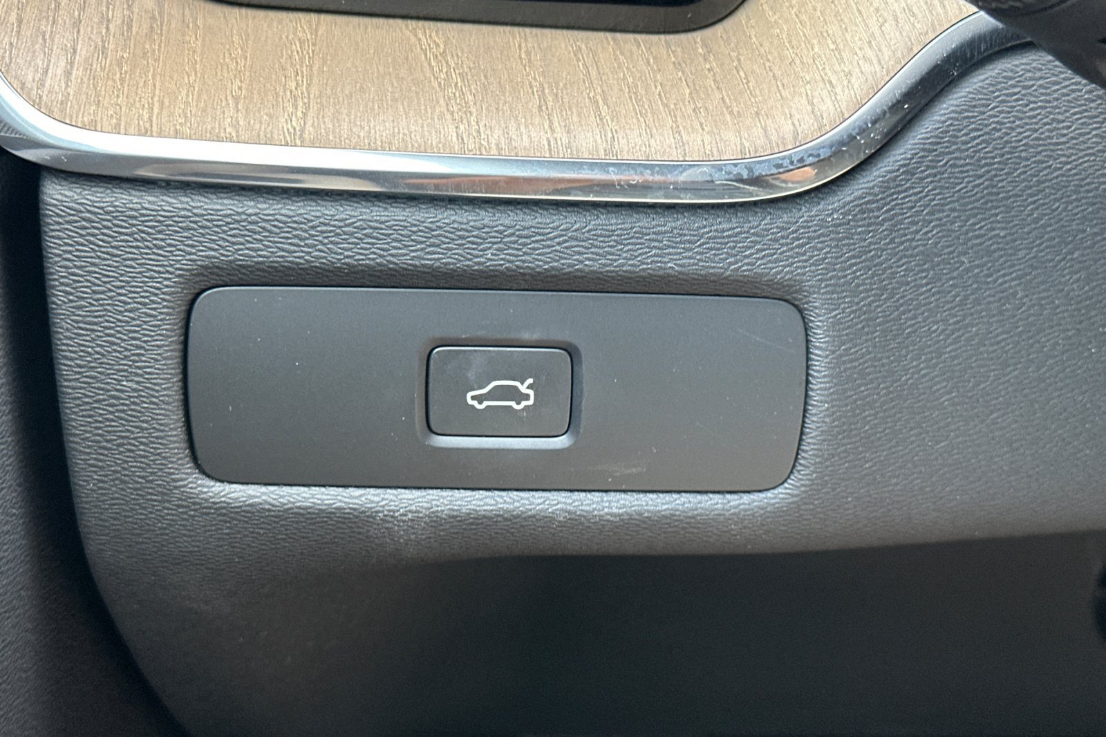 Certified 2026 Volvo XC60 B5 Plus w/ Protection Package Premier AWD/4WD image 33