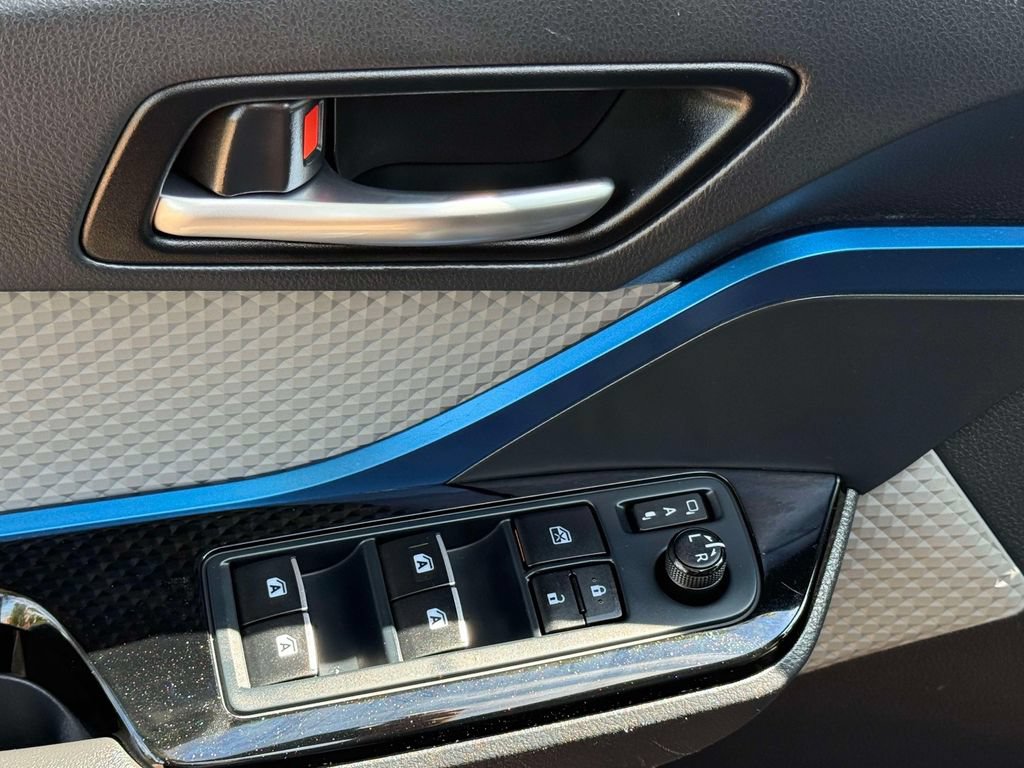 Used 2019 Toyota C-HR XLE FWD image 13