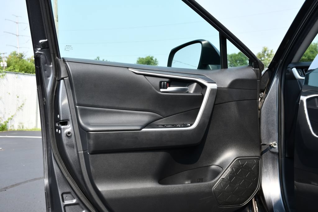 Used 2021 Toyota RAV4 XLE w/ Convenience Package AWD/4WD image 14