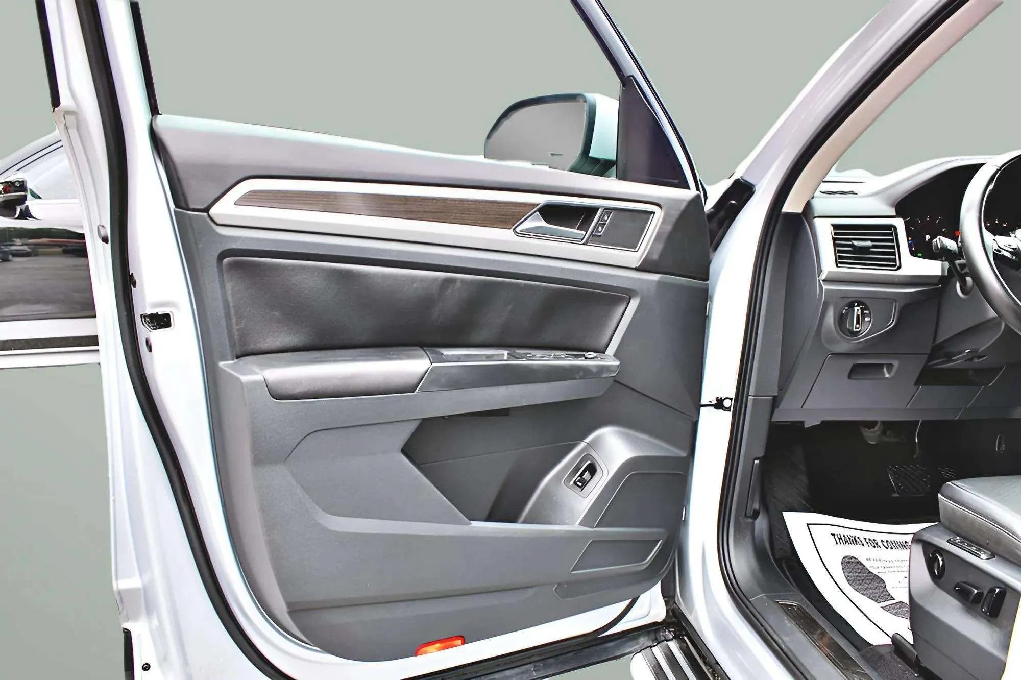 Used 2019 Volkswagen Atlas SEL FWD image 25