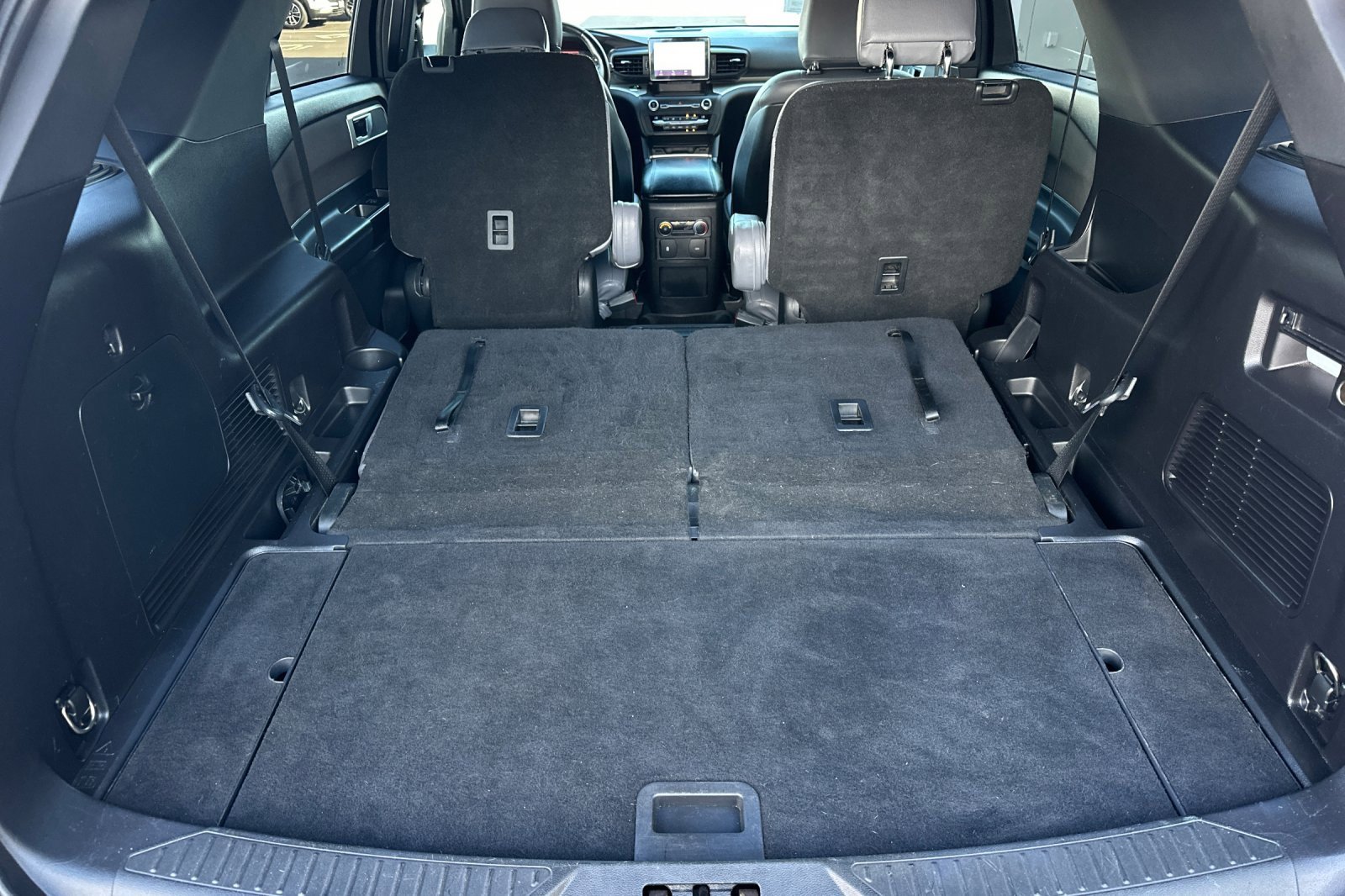 Used 2020 Ford Explorer XLT image 18