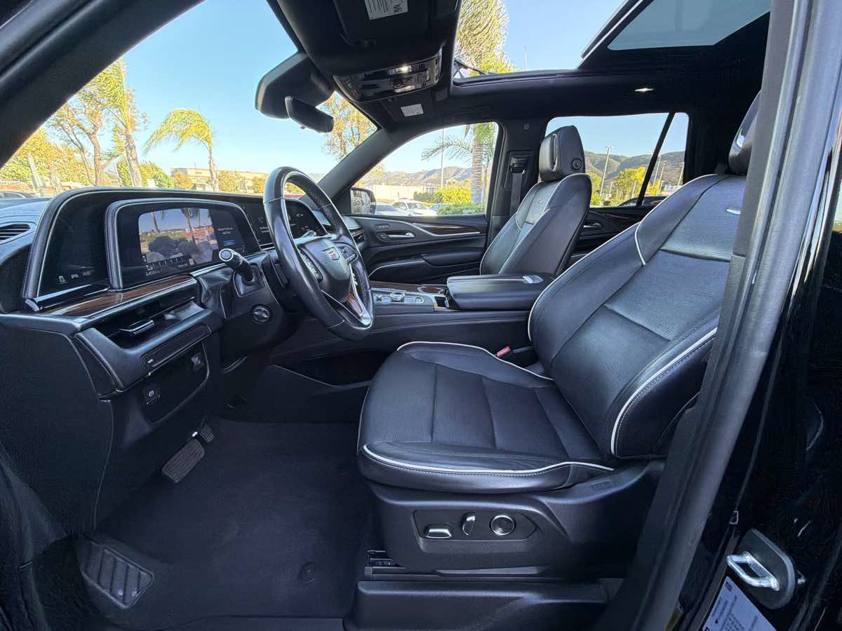 Used 2021 Cadillac Escalade Premium Luxury RWD image 18