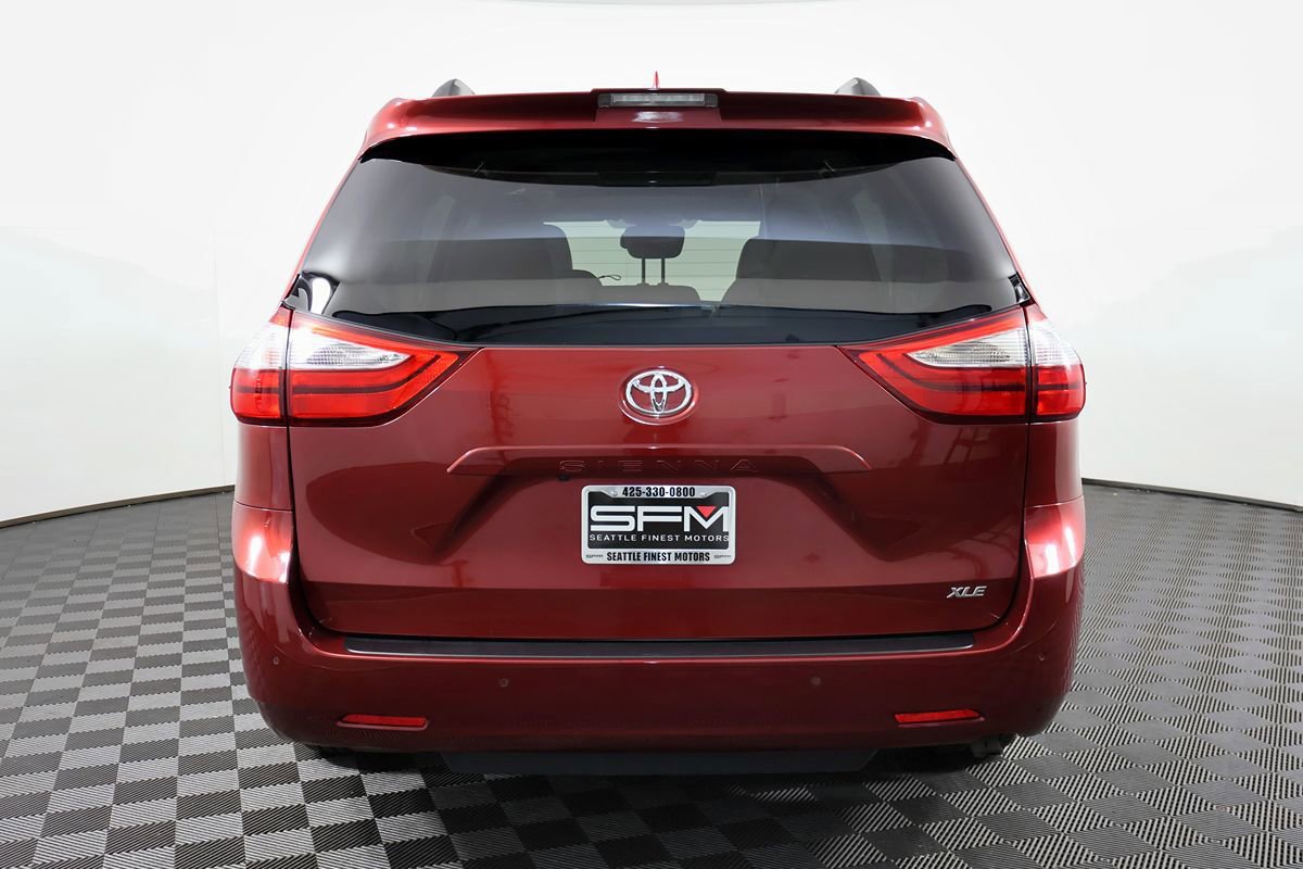 Used 2018 Toyota Sienna XLE w/ XLE Navigation Package FWD image 10