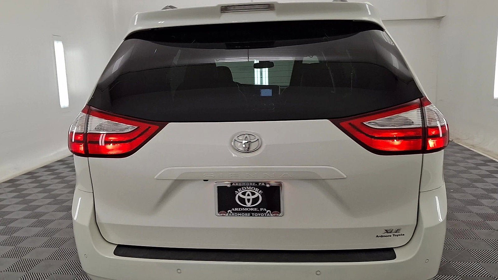 Certified 2019 Toyota Sienna XLE w/ XLE Navigation Package FWD image 3