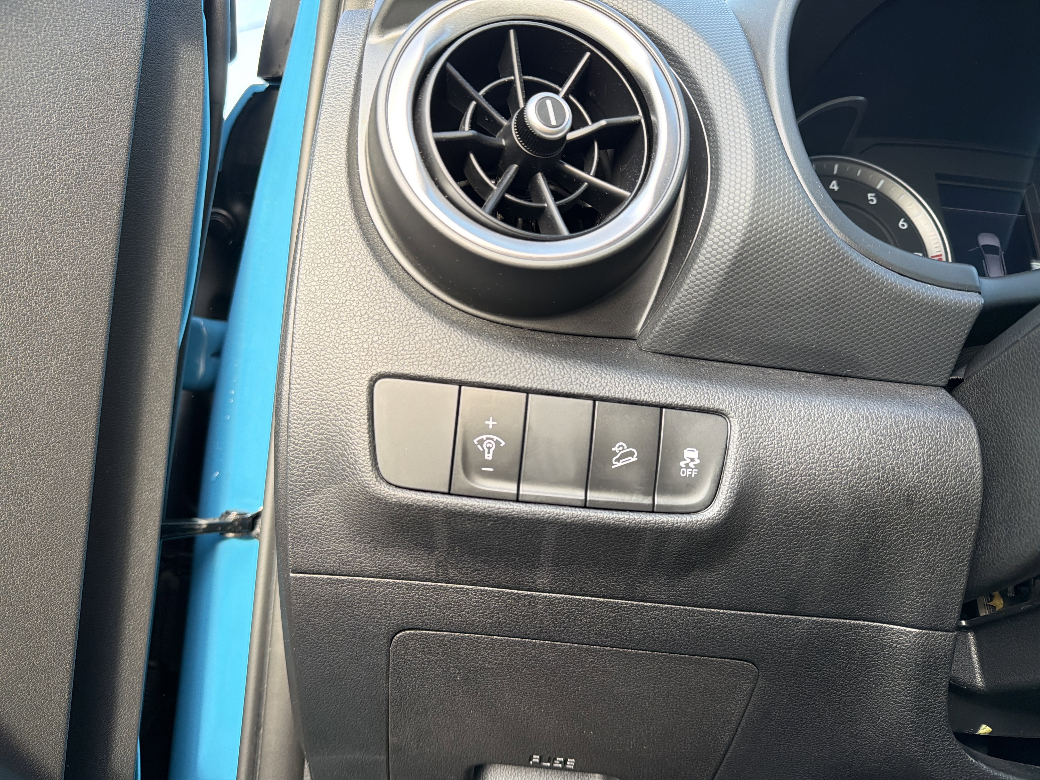 Used 2022 Hyundai Kona SE image 13