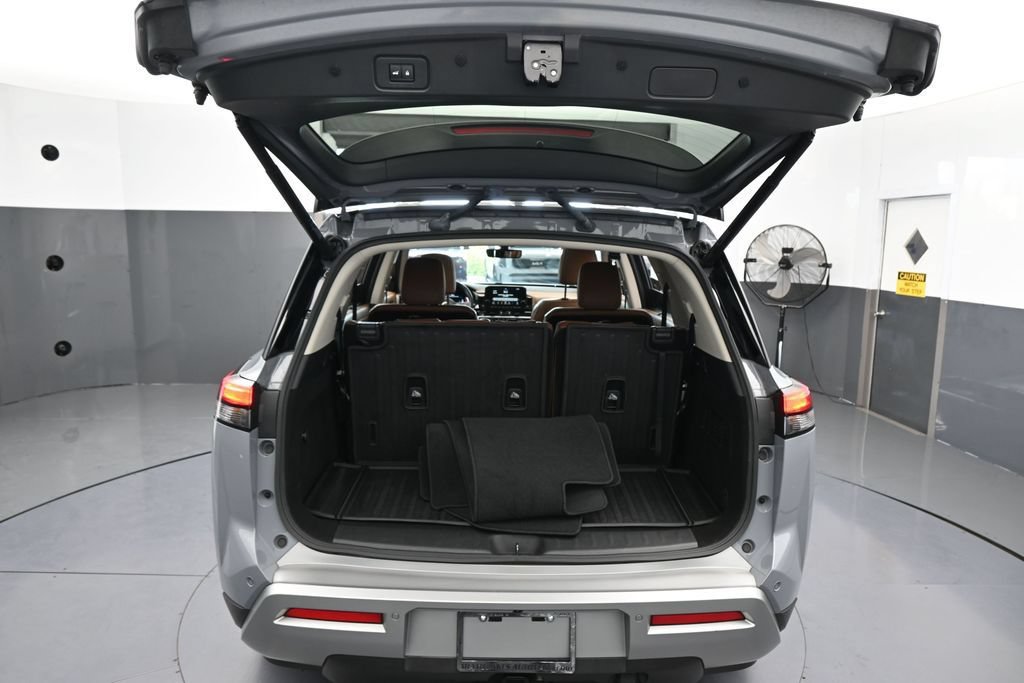 Used 2024 Nissan Pathfinder Platinum AWD/4WD image 39