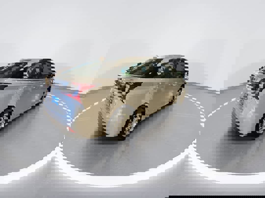 Used 2021 Toyota Prius LE image 8