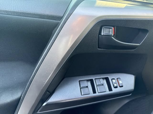 Used 2016 Toyota RAV4 LE AWD/4WD image 13