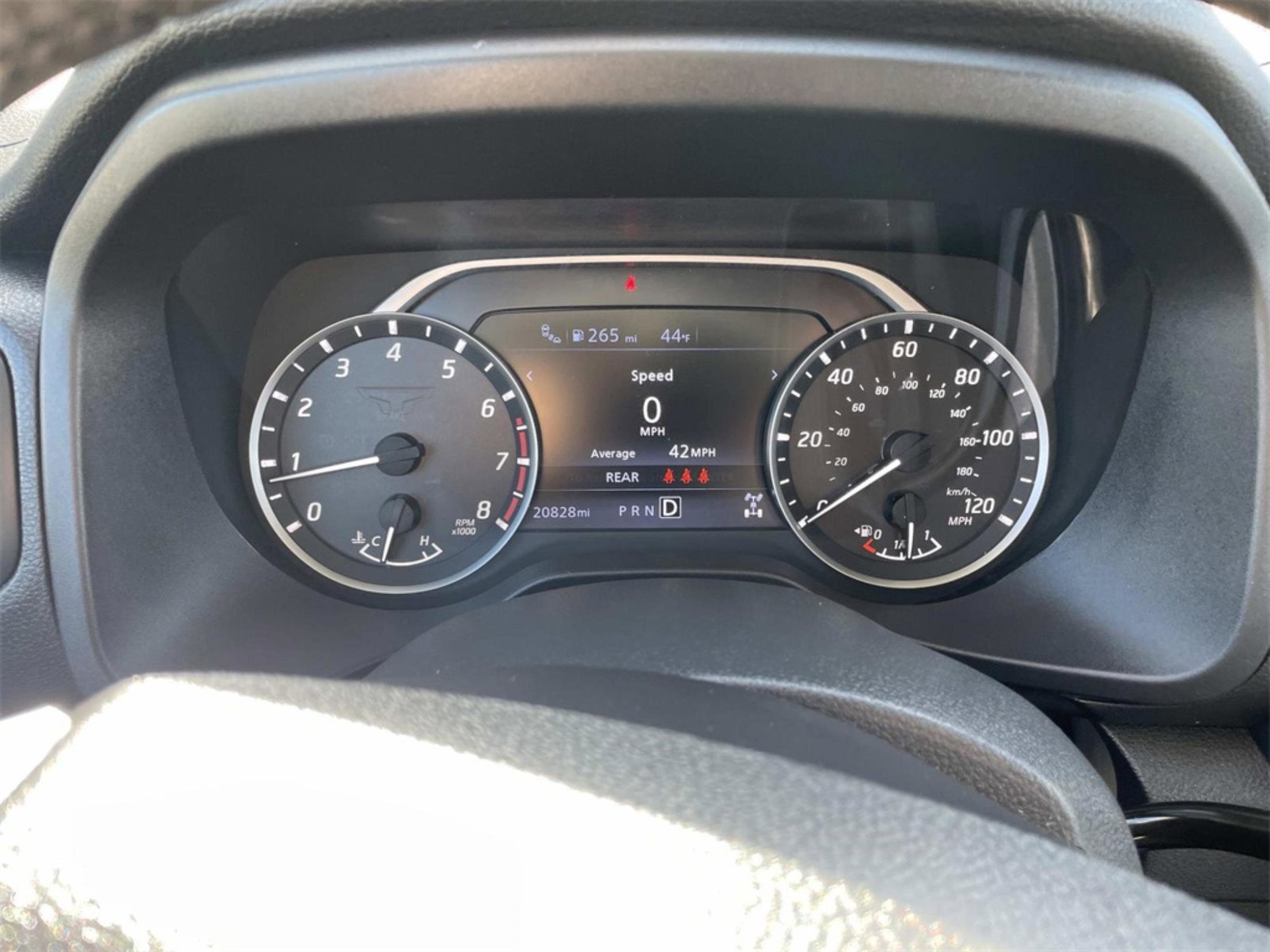 Used 2024 Nissan Titan SV w/ SV Convenience Package image 31