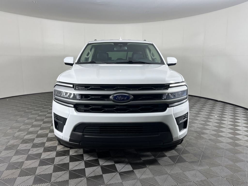 Used 2024 Ford Expedition XLT image 2