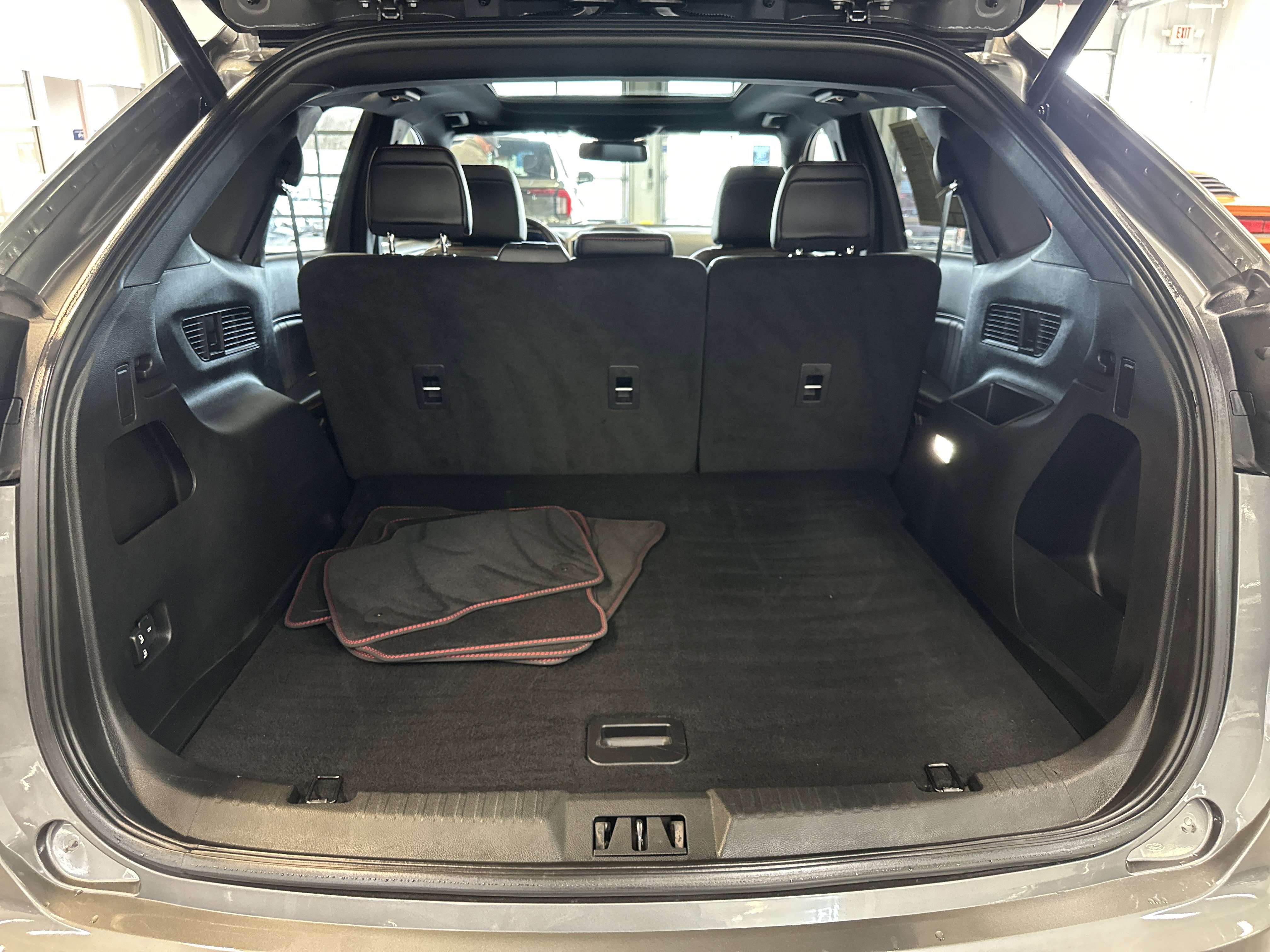 Used 2024 Ford Edge ST-Line image 7