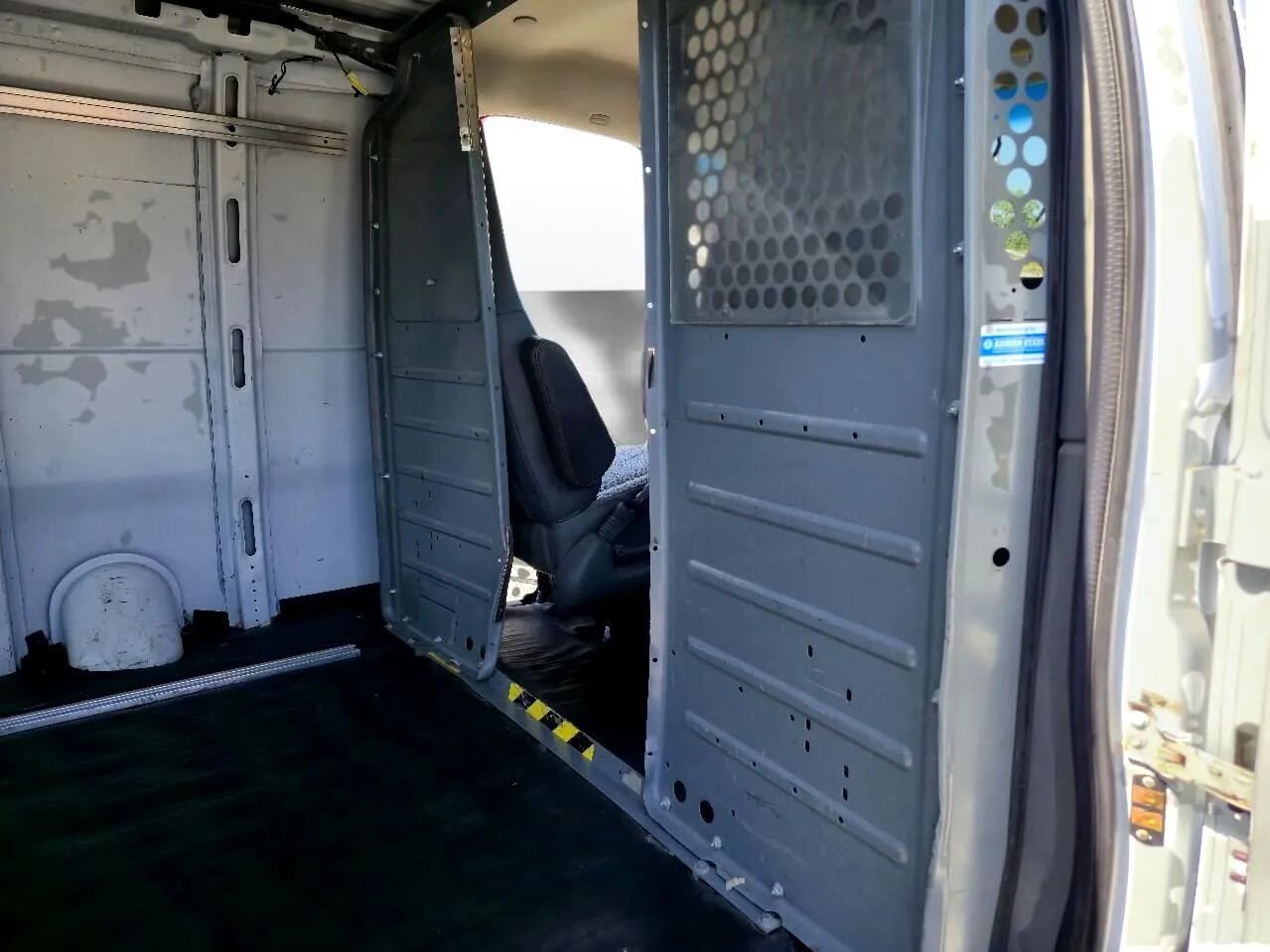 Used 2017 Chevrolet Express 2500 RWD image 33
