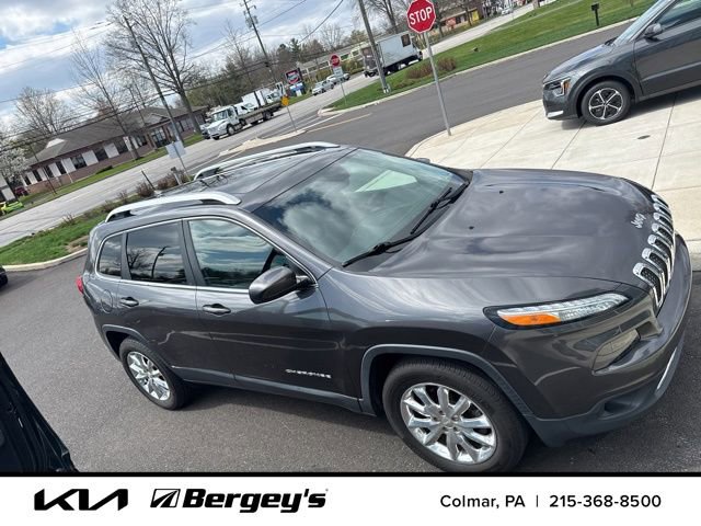 Used 2017 Jeep Cherokee Limited image 4