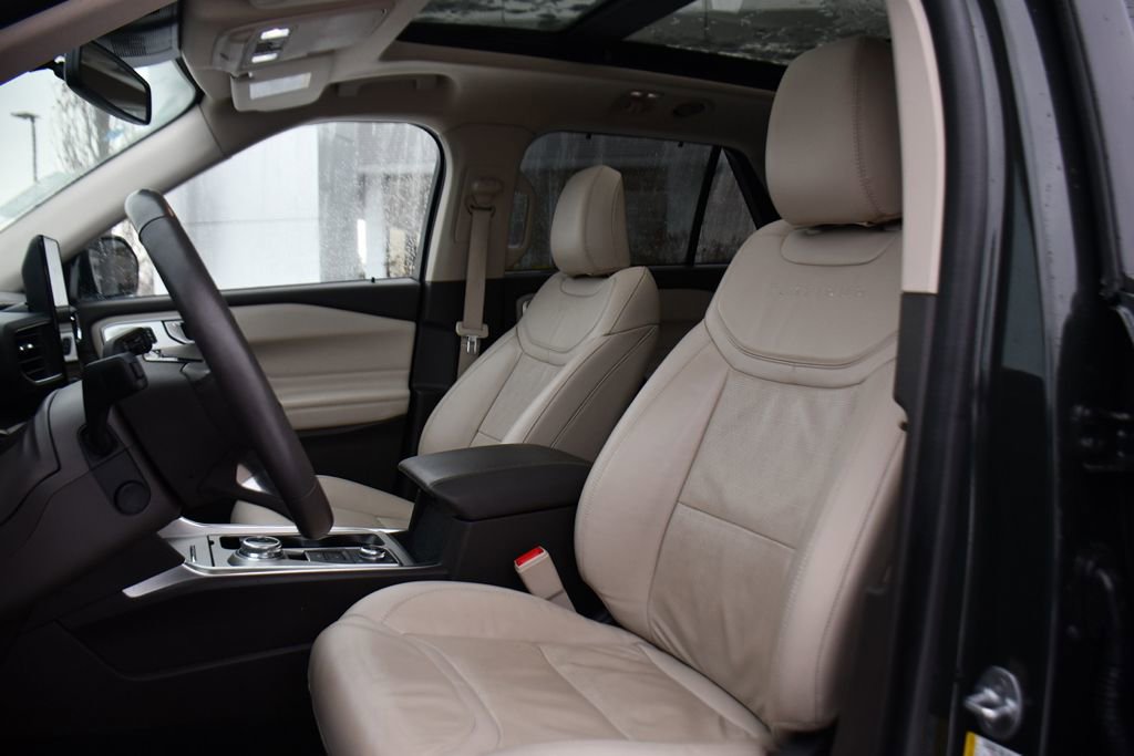 Used 2023 Ford Explorer Platinum w/ Technology Package image 13