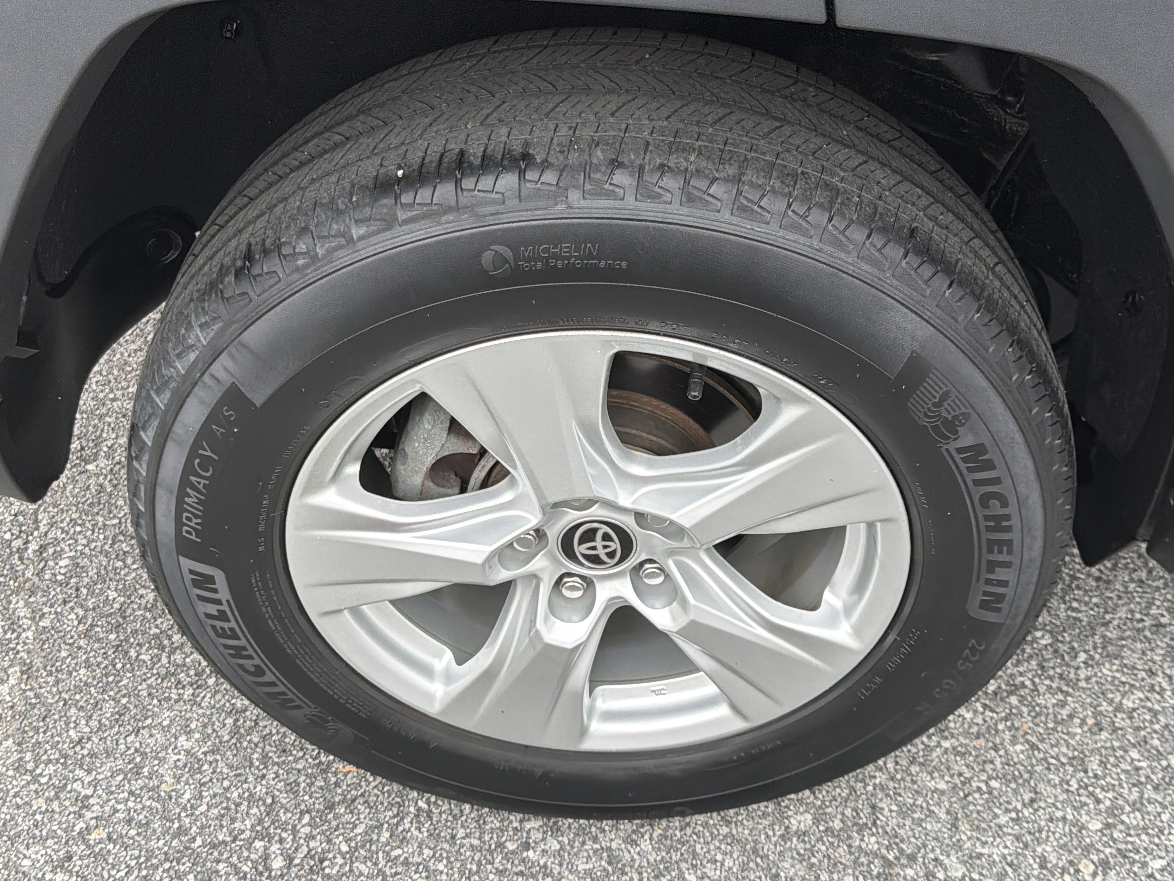 Used 2021 Toyota RAV4 XLE w/ Convenience Package image 29