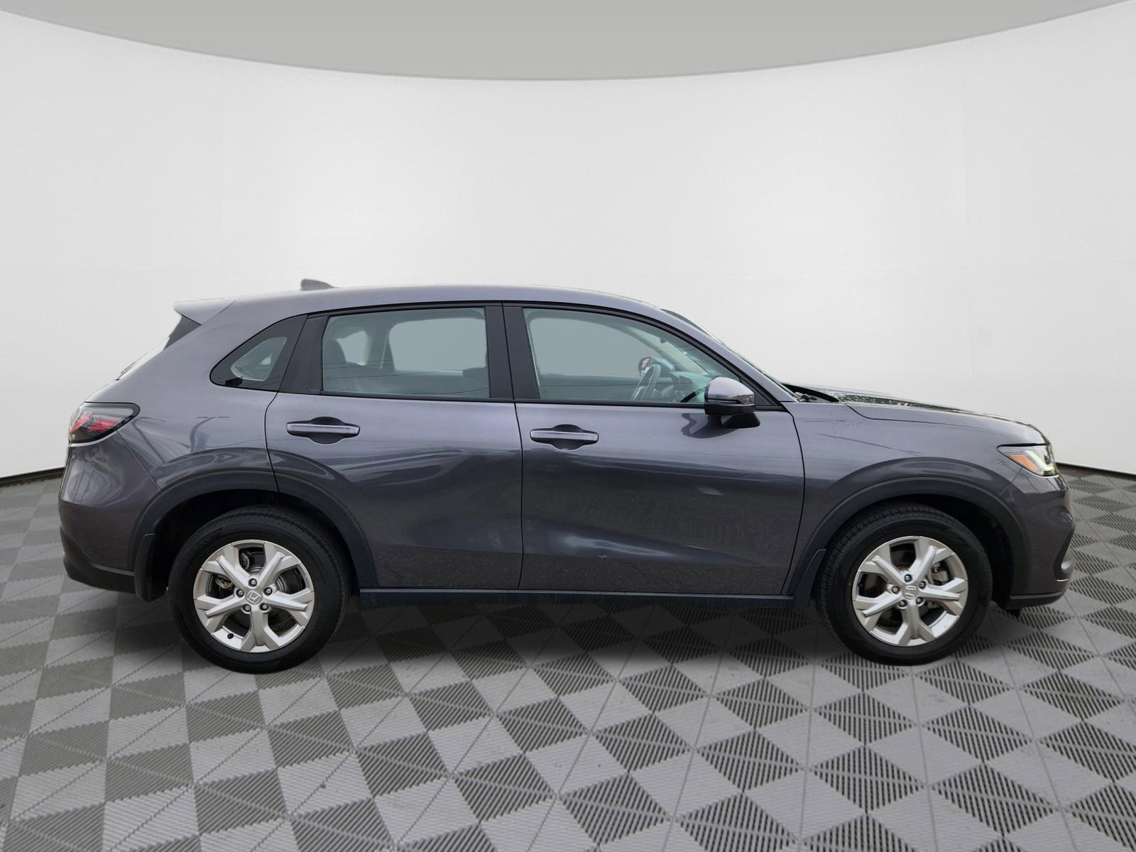 Used 2023 Honda HR-V LX image 6