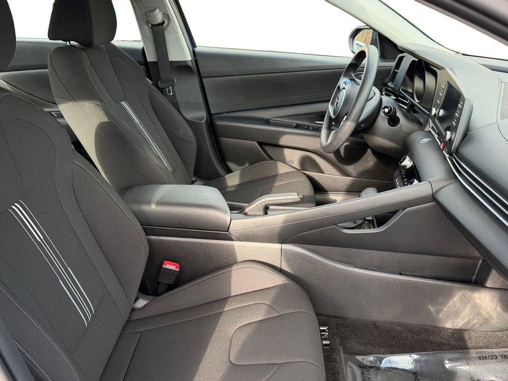 Certified 2023 Hyundai Elantra SEL w/ Preferred Accessory Package image 15