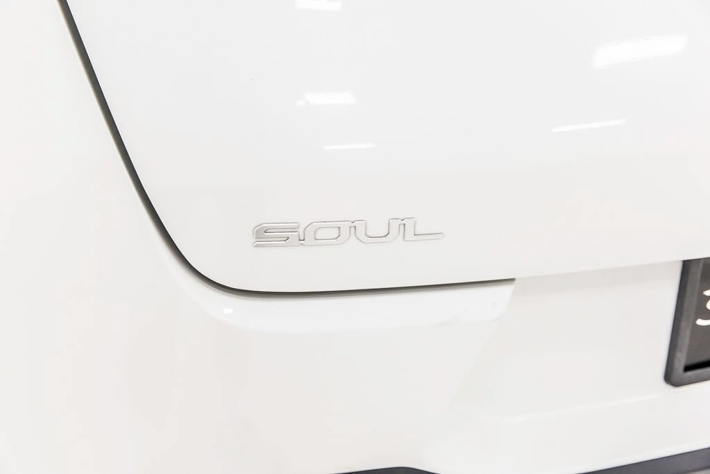 Used 2023 Kia Soul S FWD image 5