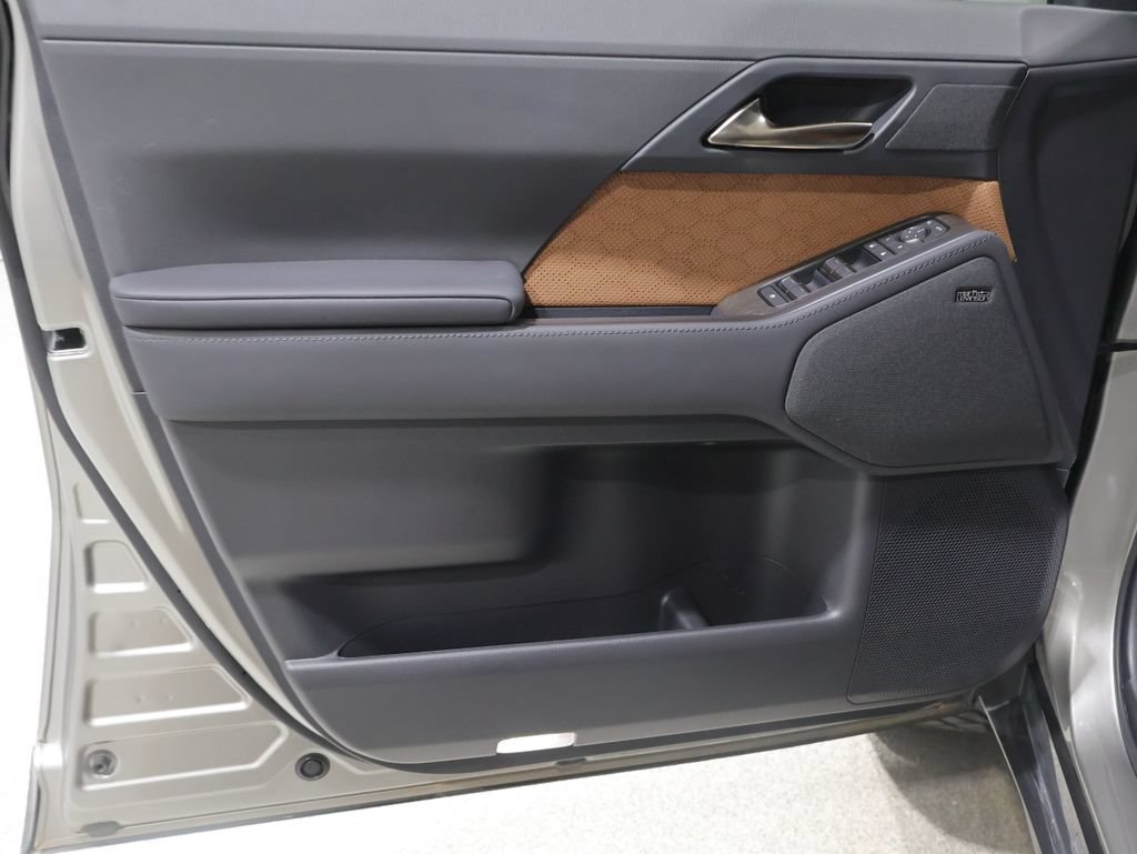 Used 2025 Lexus GX 550 AWD/4WD image 12