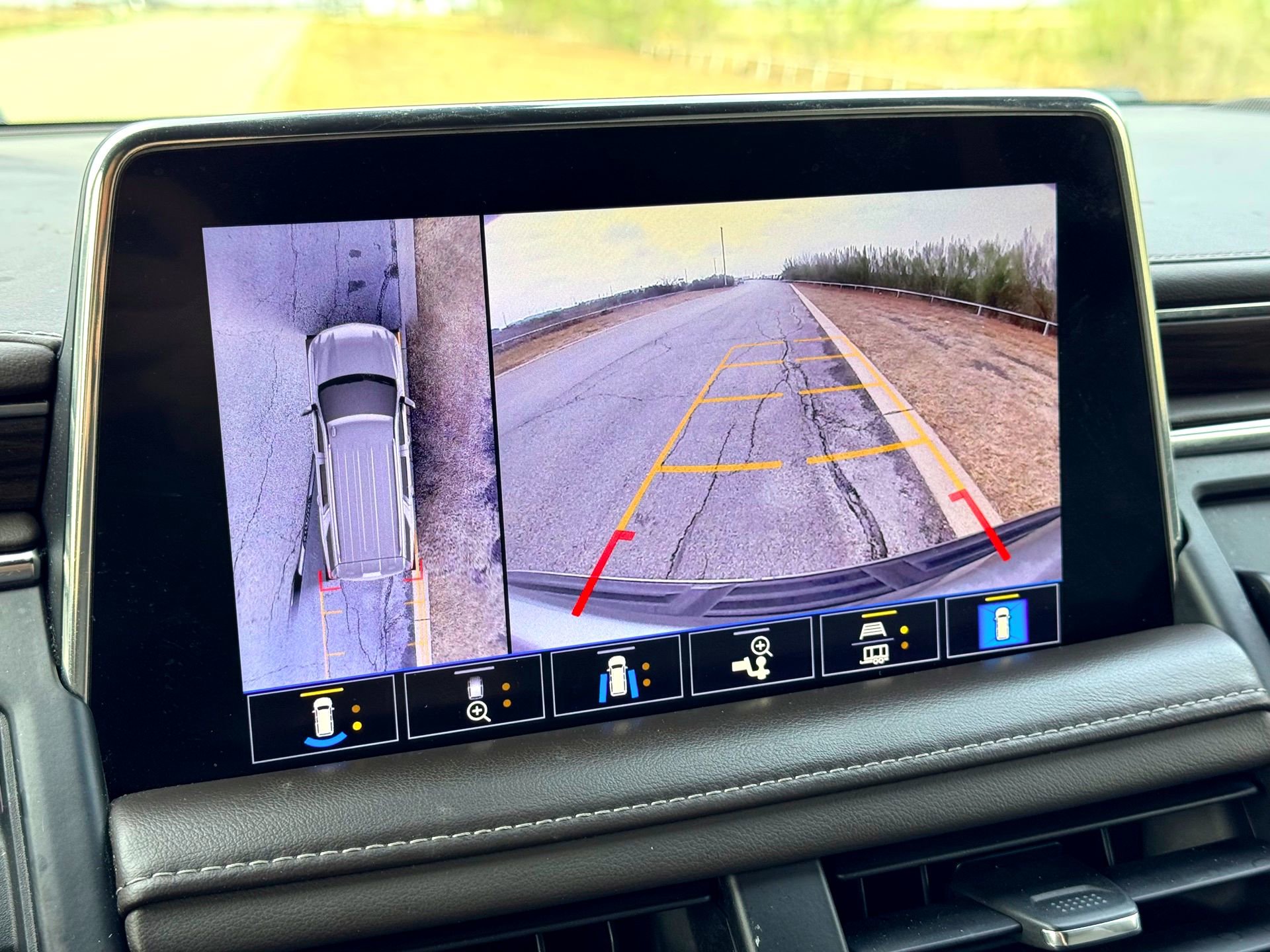 Used 2021 Chevrolet Tahoe Z71 w/ Z71 Off-Road Package image 31