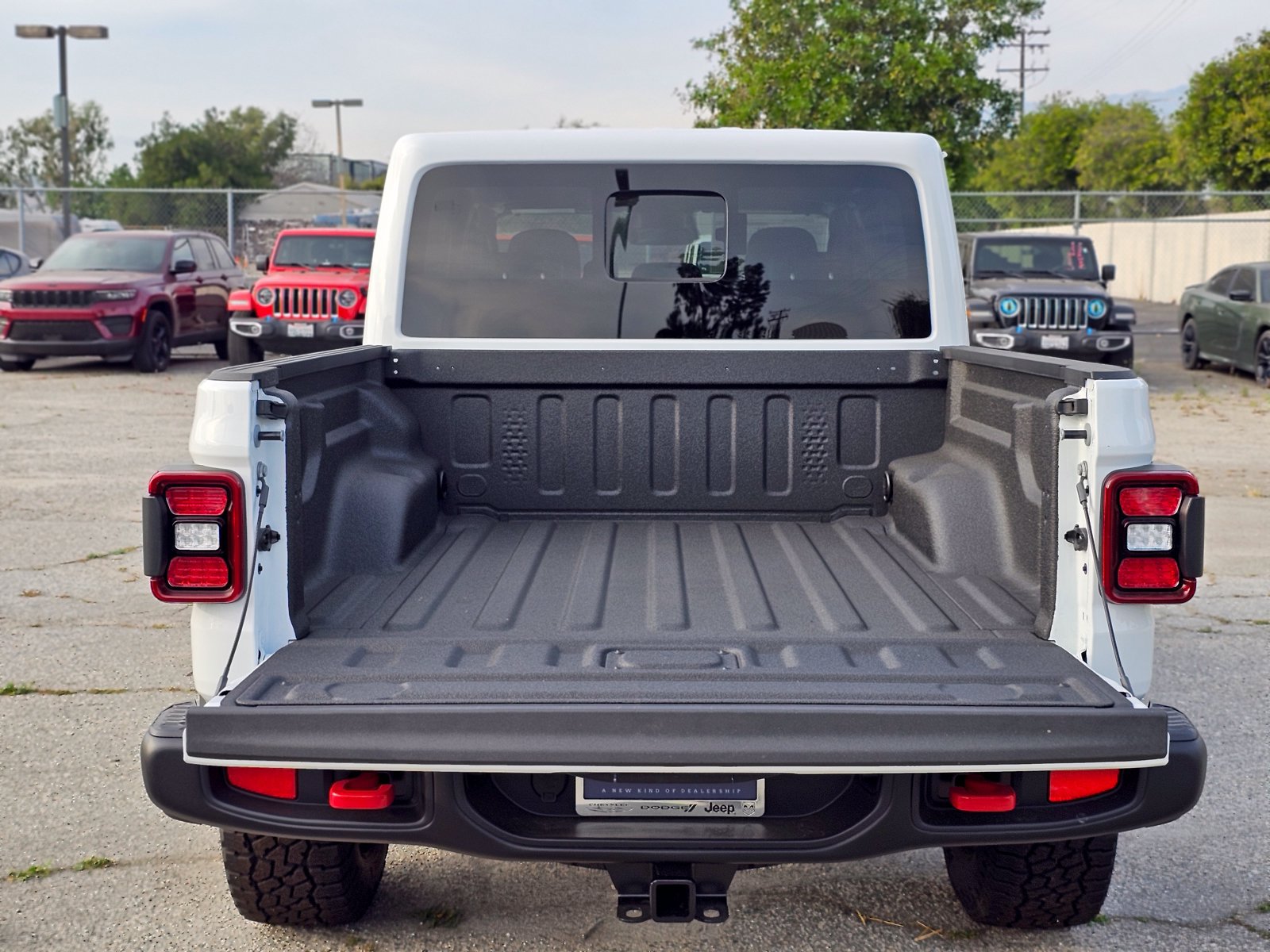 New 2026 Jeep Gladiator Rubicon w/ Steel Power Dome Hood Package AWD/4WD image 7