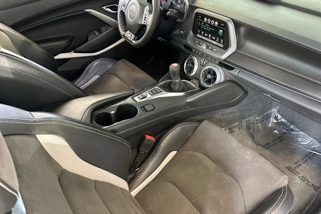 Used 2018 Chevrolet Camaro SS RWD image 17