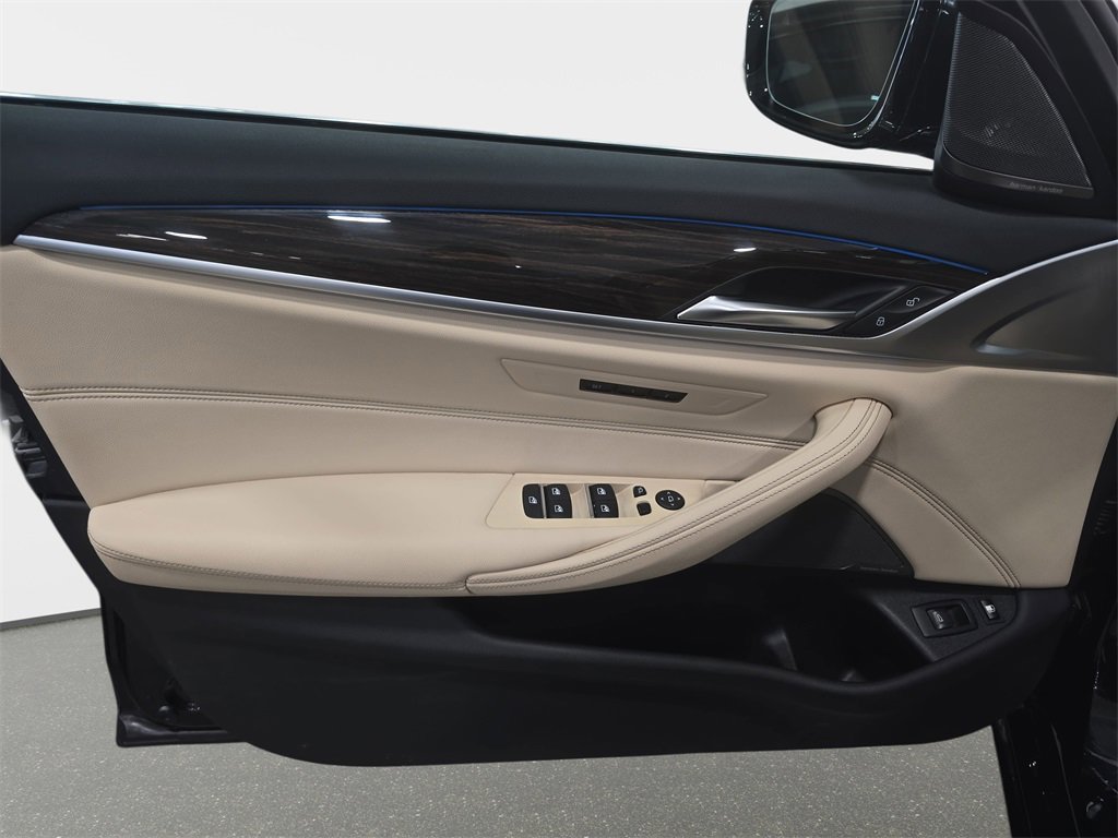 Used 2023 BMW 530e w/ Premium Package image 23