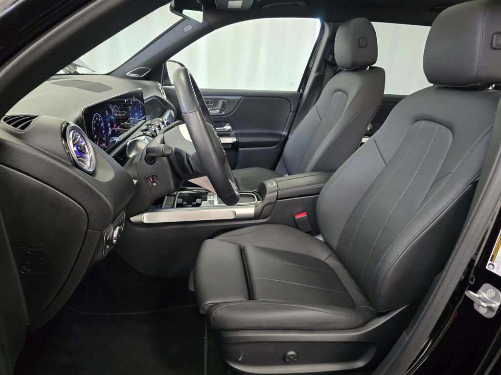 Used 2025 Mercedes-Benz GLB 250 4MATIC image 13