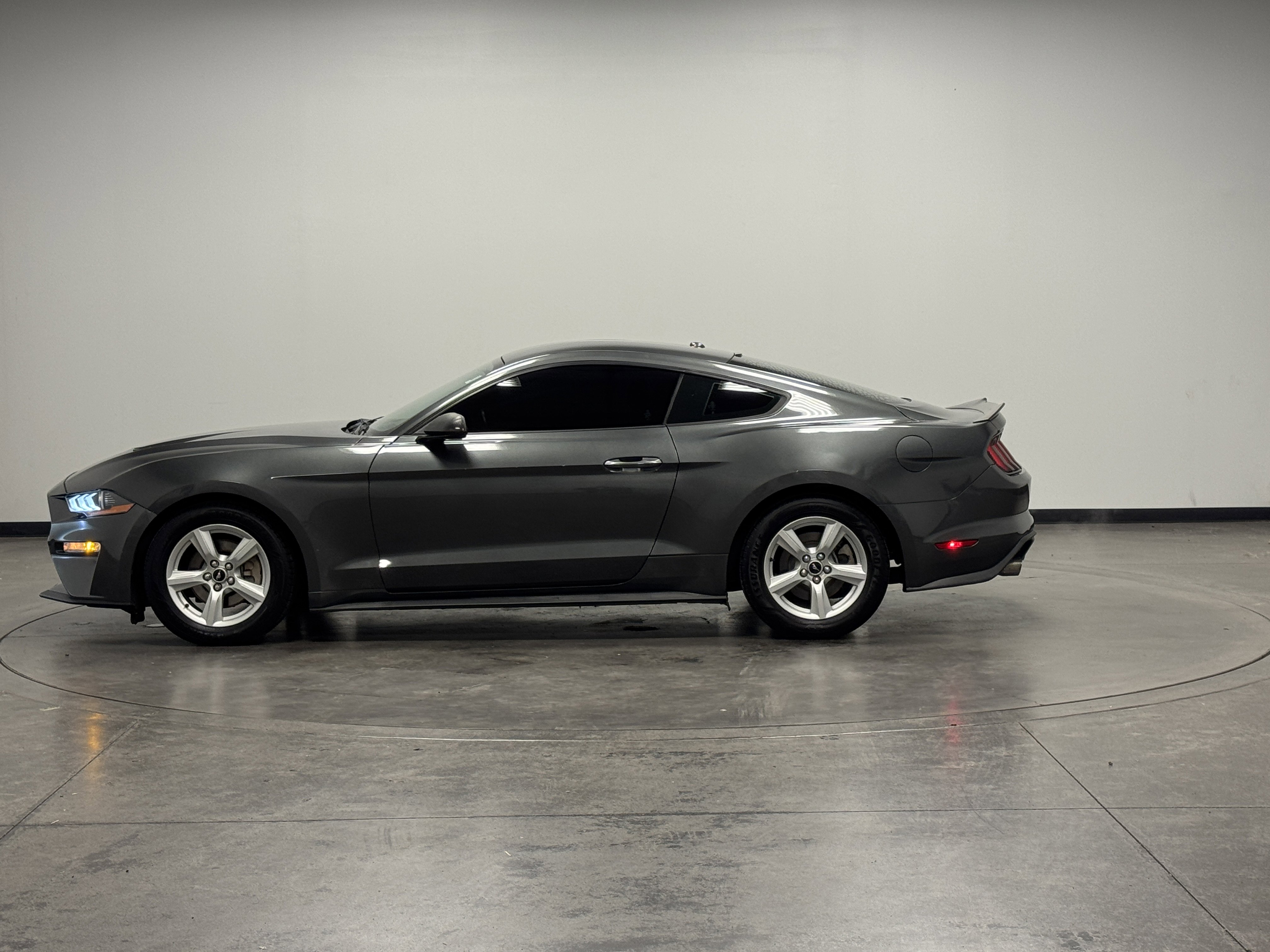 Used 2019 Ford Mustang Coupe image 5