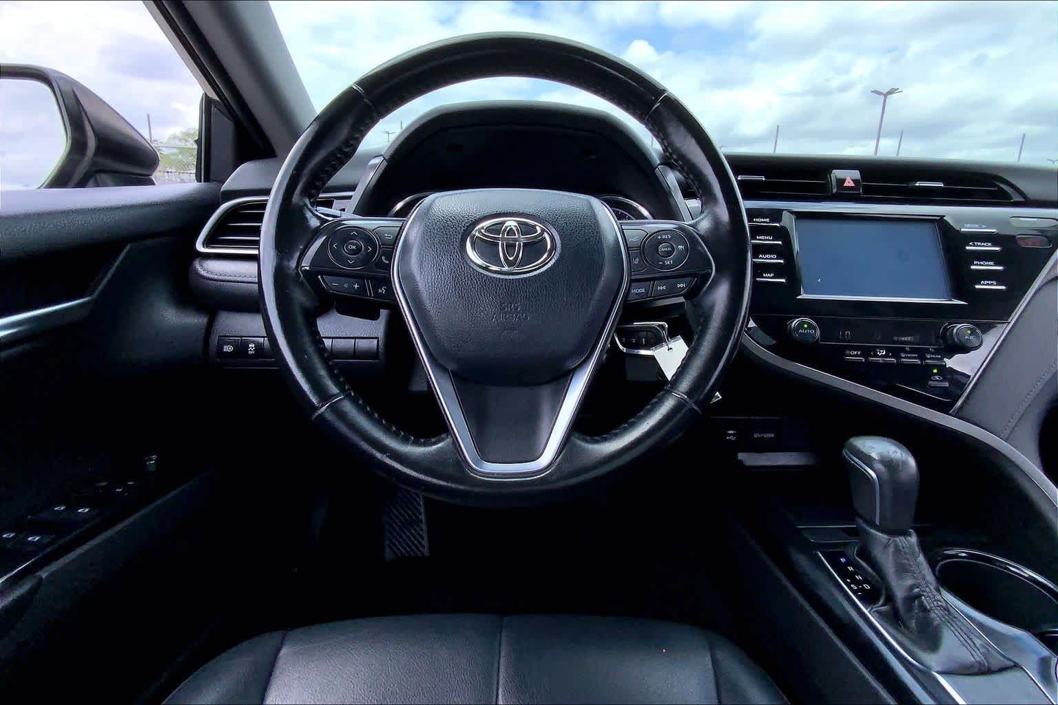 Used 2019 Toyota Camry SE FWD image 6