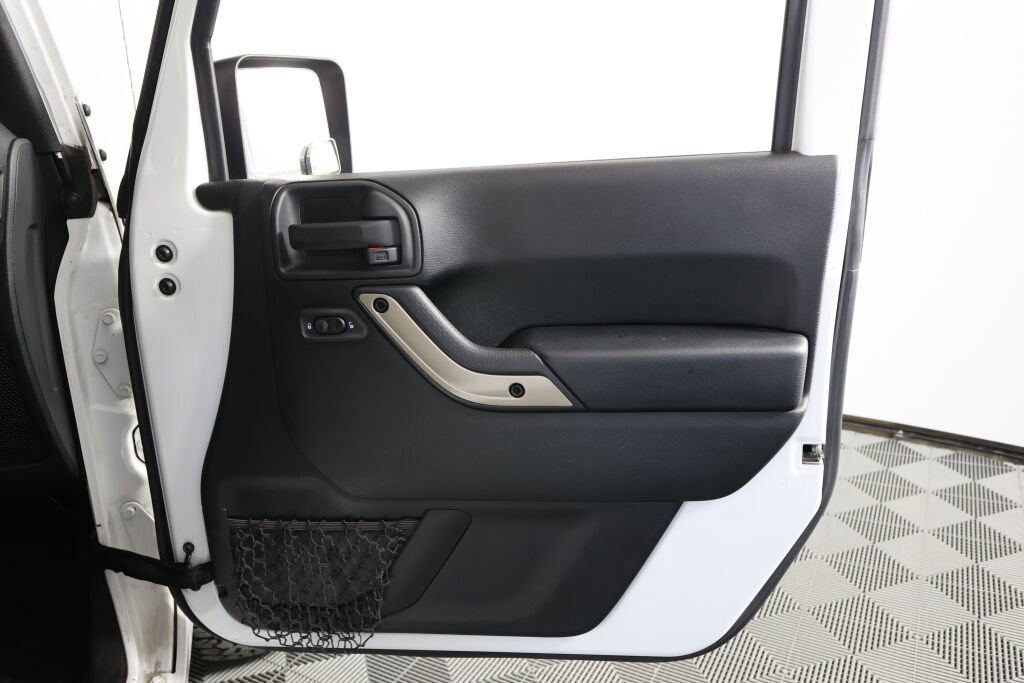 Used 2017 Jeep Wrangler 75th Anniversary image 25