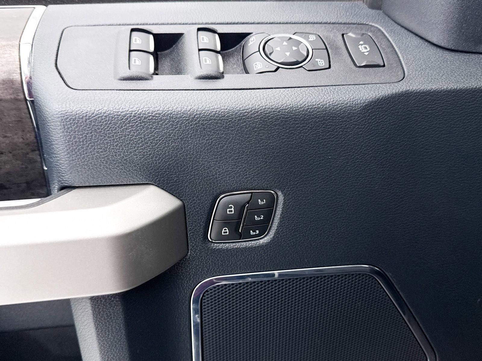 Used 2022 Ford F250 Lariat w/ Lariat Ultimate Package image 25