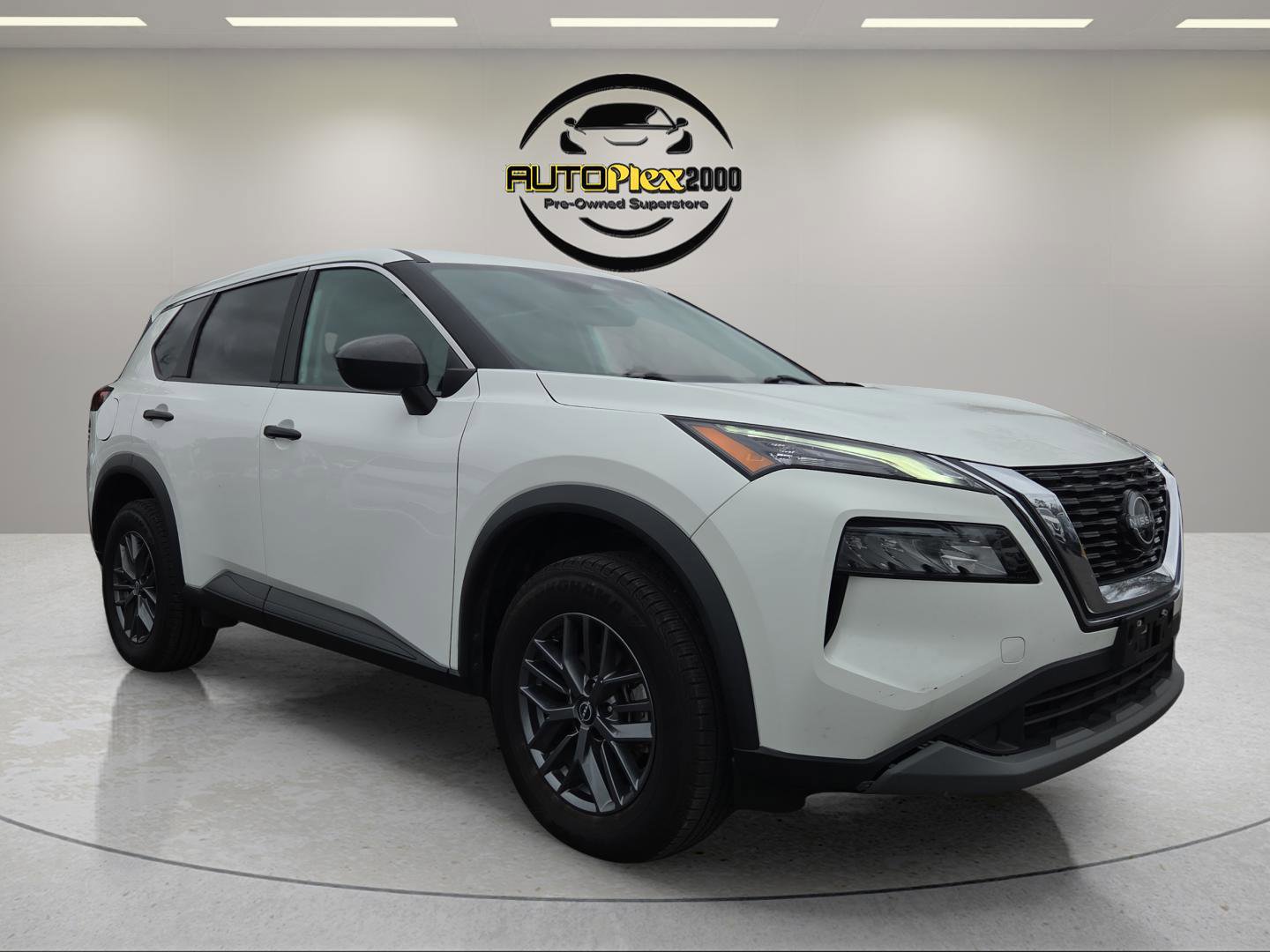 Used 2023 Nissan Rogue S FWD image 1