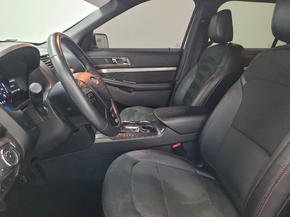 Used 2019 Ford Explorer XLT w/ Equipment Group 202A FWD image 17