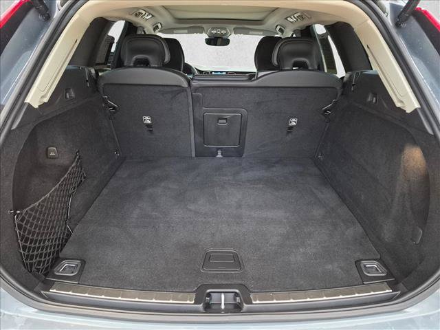 Used 2022 Volvo XC60 T8 Inscription Expression AWD/4WD image 6