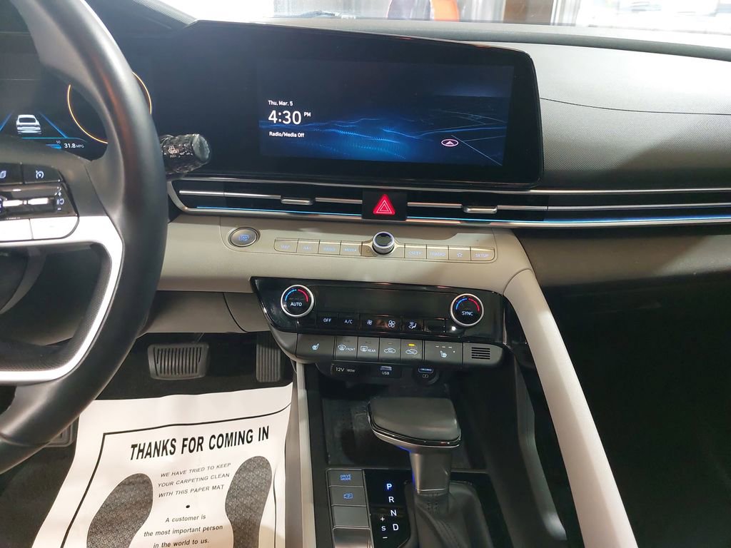 Used 2023 Hyundai Elantra Limited w/ Cargo Package image 21