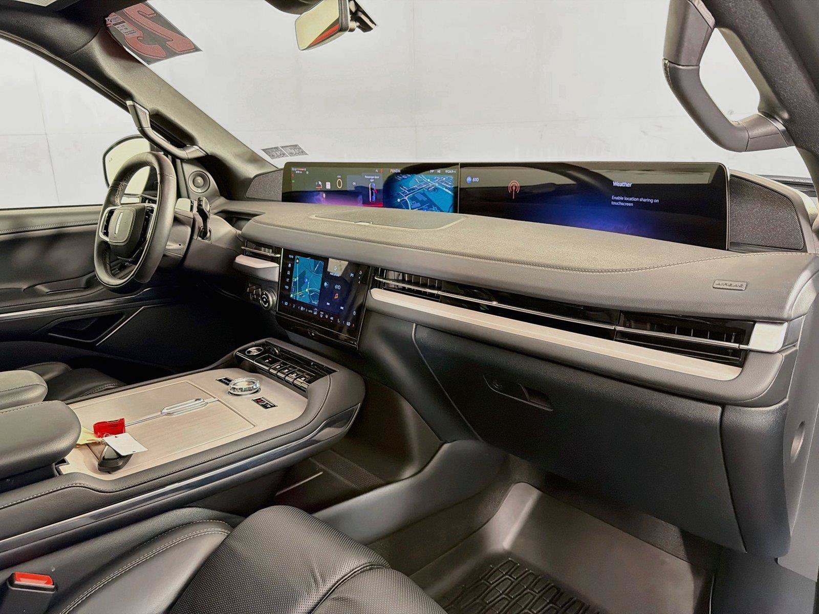 Used 2025 Lincoln Navigator L Reserve w/ Jet Appearance Package AWD/4WD image 32