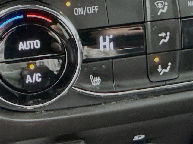 Used 2021 Chevrolet TrailBlazer RS w/ Technology Package image 21