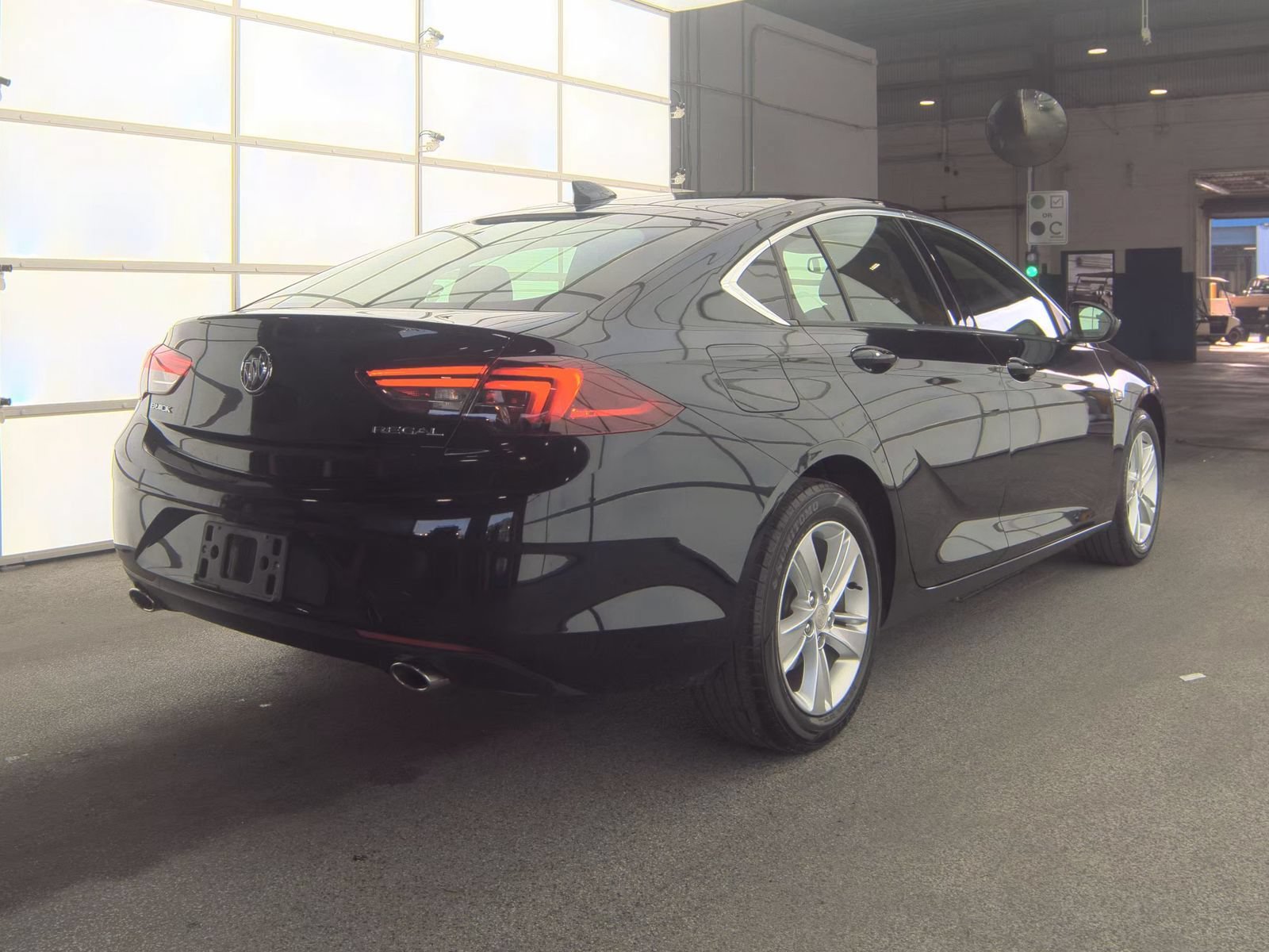 Used 2018 Buick Regal Preferred FWD image 6